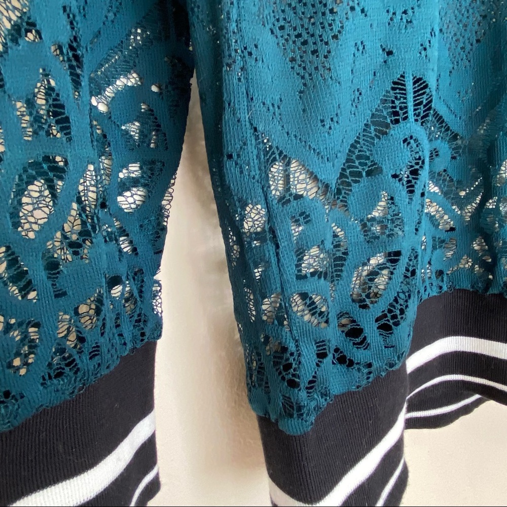 NWOT Fabletics Sophie Green Lace Top - Picture 6 of 6
